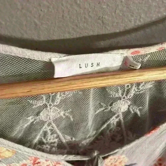 Nordstrom | Lush floral crop XL - Picture 3 of 7